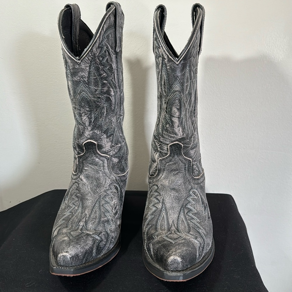 Men’s 9D Laredo gray and black leather block heel cowboy boots
